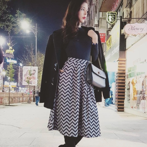 High Waist Chevron Zig Zag Pattern Full Midi Skirt - Picture 3 of 6